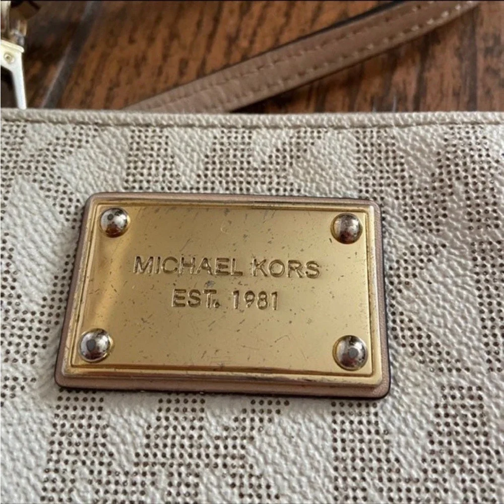 Michael Kors Signature Monogram Wristlet Vanilla Gold Logo Plate Wallet